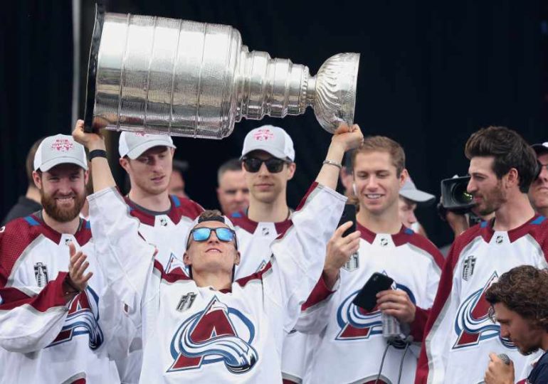 Stanley Cup auf Sommertour: Stadien, Stars und Stingrays